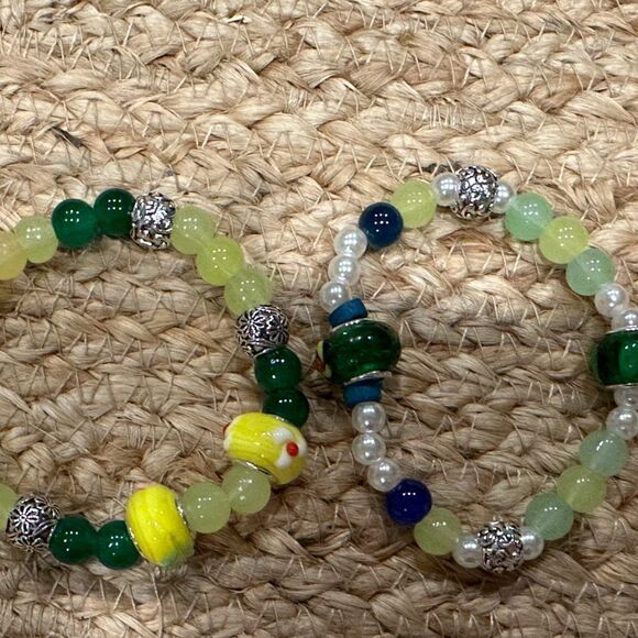 Handmade glass beaded stretch bracelet floral Murano glass beads - Picture 1 of 5